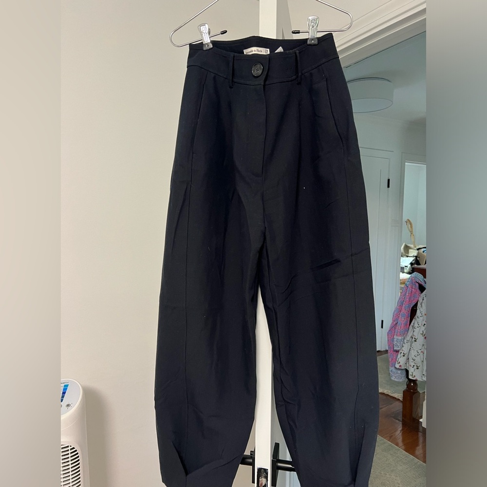 Black trousers, 27R.